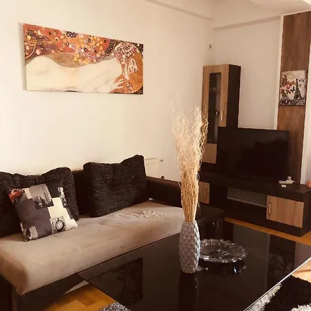 Near City Center Apartment *