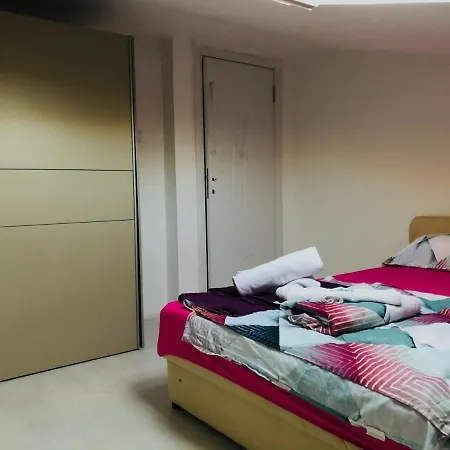 Near City Center Apartment