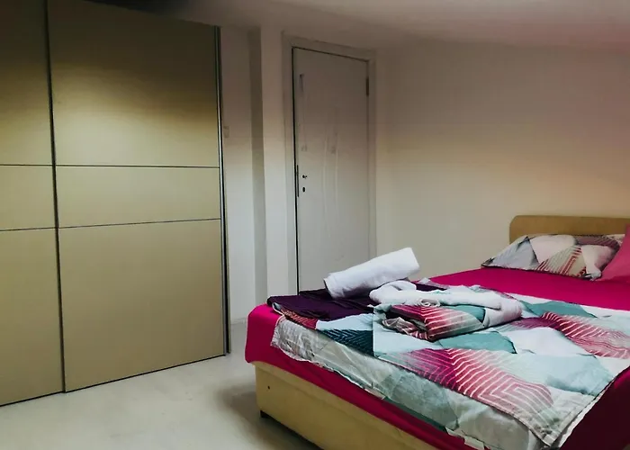 Near City Center Lägenhet